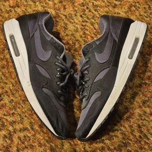 Nike Air Max 1 Satin